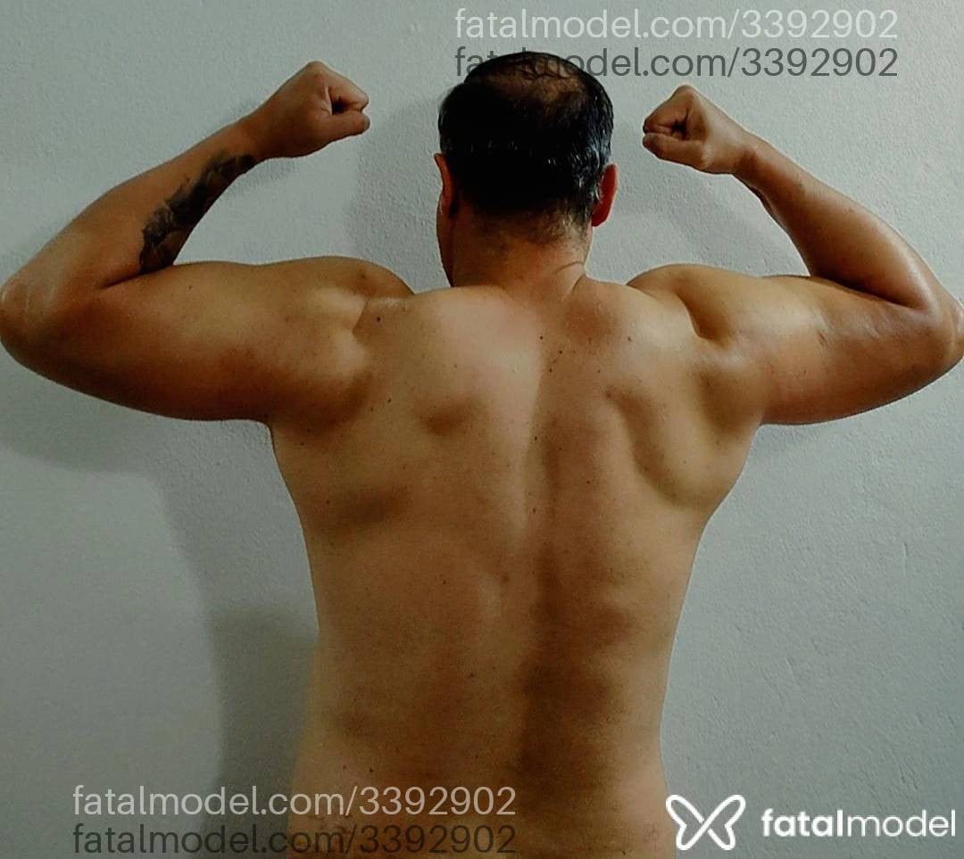 Acompanhante homem com cabelo castanho de olhos castanhos - Roberto Acompanhante homem com cabelo castanho de olhos castanhos - Roberto