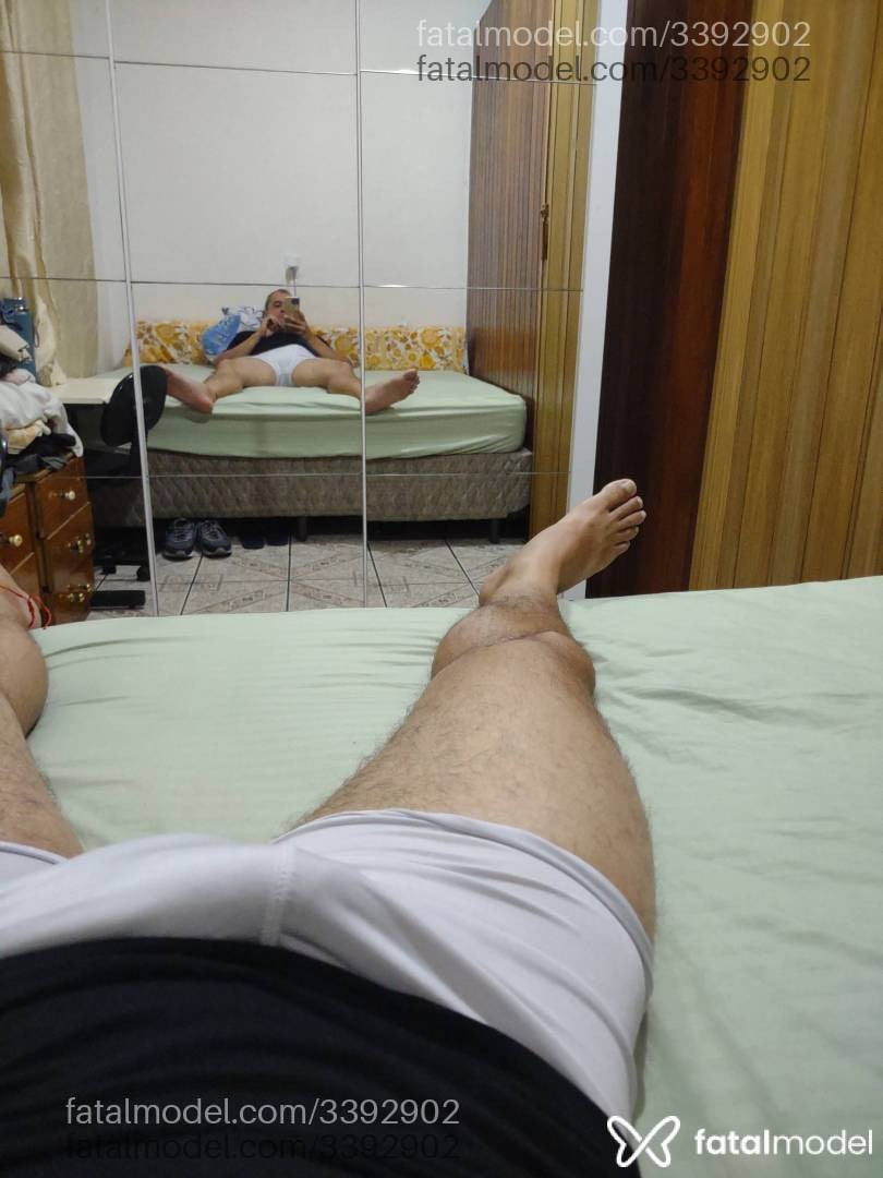Acompanhante homem com cabelo castanho de olhos castanhos - Roberto