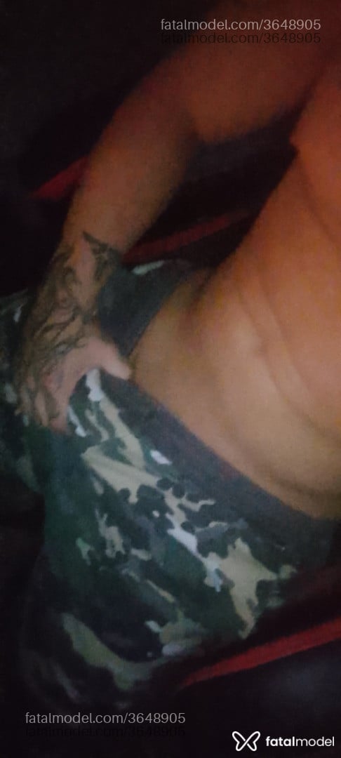Acompanhante homem morena (o) de olhos castanhos - Biell