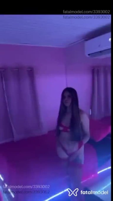 Acompanhante mulher morena (o) de olhos mel em Sapiranga Acompanhante mulher morena (o) de olhos mel em Sapiranga - Mel Mayer