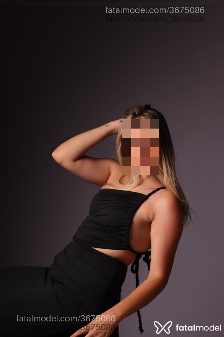 Acompanhante mulher loira (o) de olhos castanhos - Cauanny