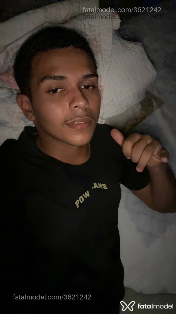 Acompanhante homem morena (o) de olhos castanhos - Sousa