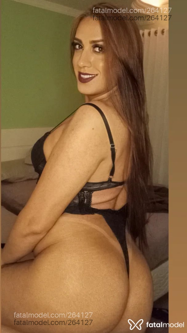 Acompanhante mulher trans com cabelo castanho de olhos castanhos - Dafinny Msagens