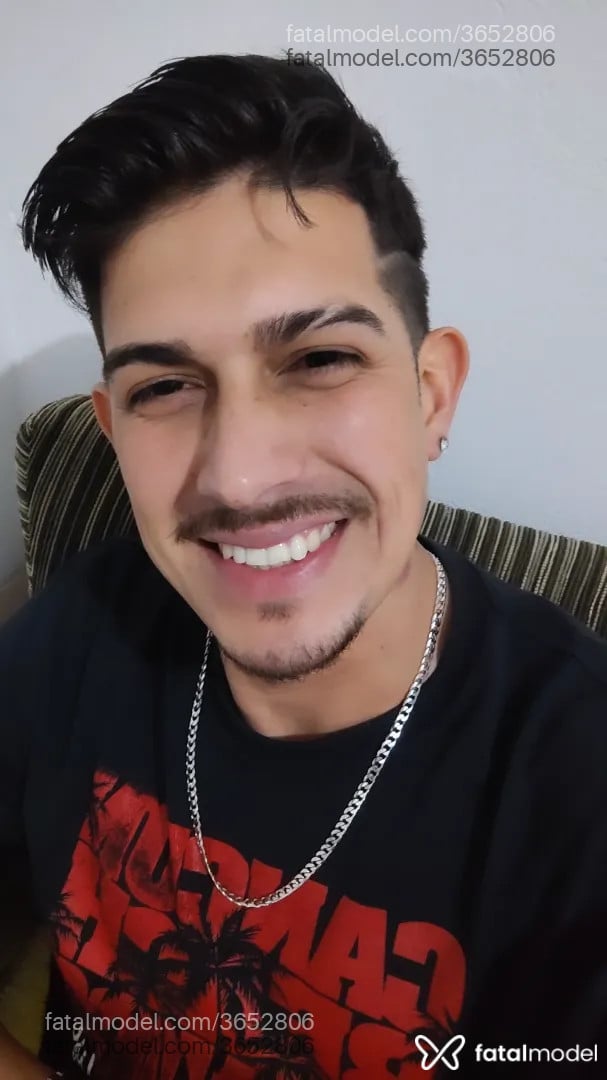 Acompanhante homem morena (o) de olhos pretos - Dom