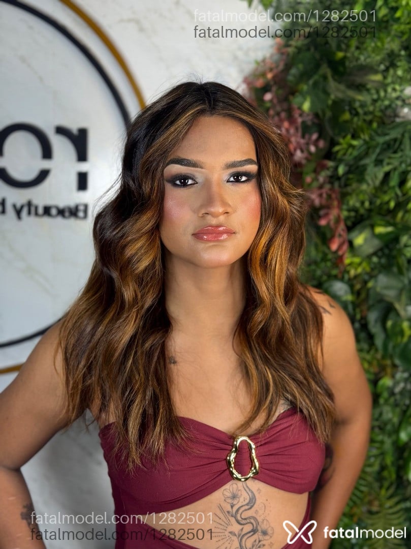 Acompanhante mulher trans morena (o) de olhos castanhos - Amanda Gabriela