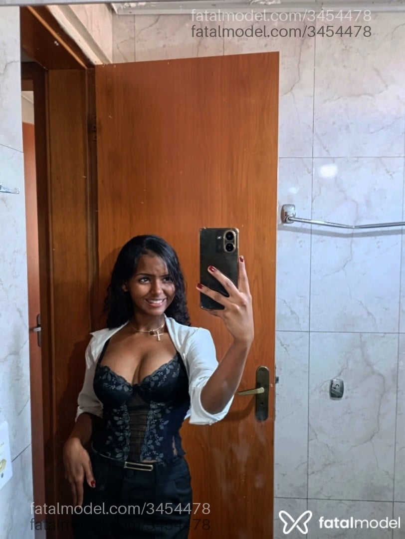 Acompanhante mulher morena (o) de olhos pretos - Antonela