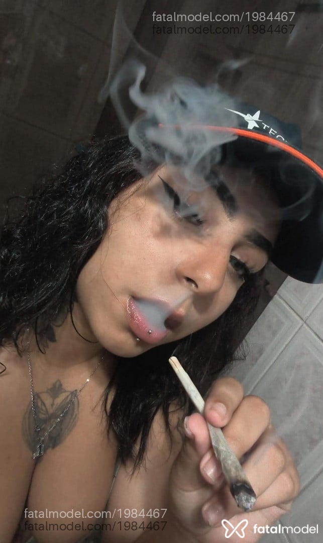 Acompanhante mulher morena (o) de olhos castanhos - Charlotte