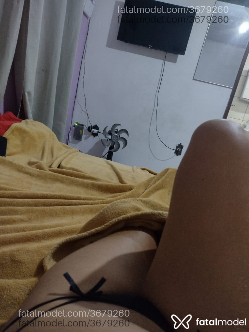 Acompanhante mulher com cabelo castanho de olhos mel - Gabriely