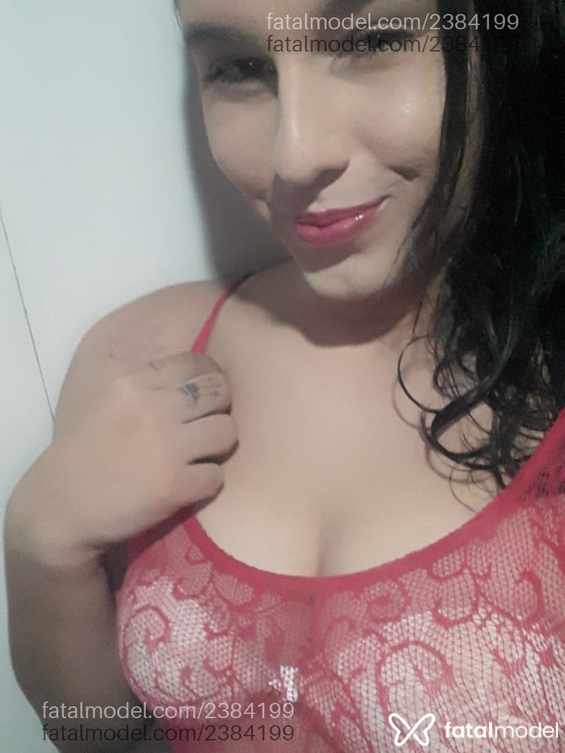 Acompanhante mulher trans morena (o) de olhos pretos - Isis Lima