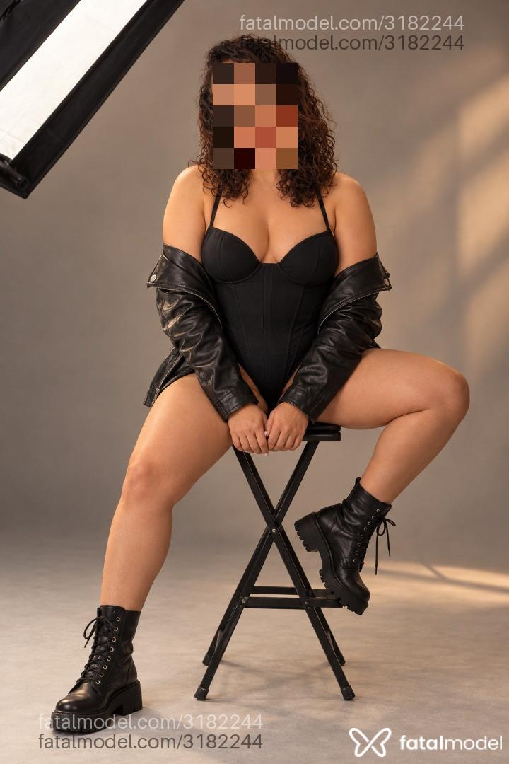 Acompanhante mulher morena (o) de olhos castanhos - Emanuelly