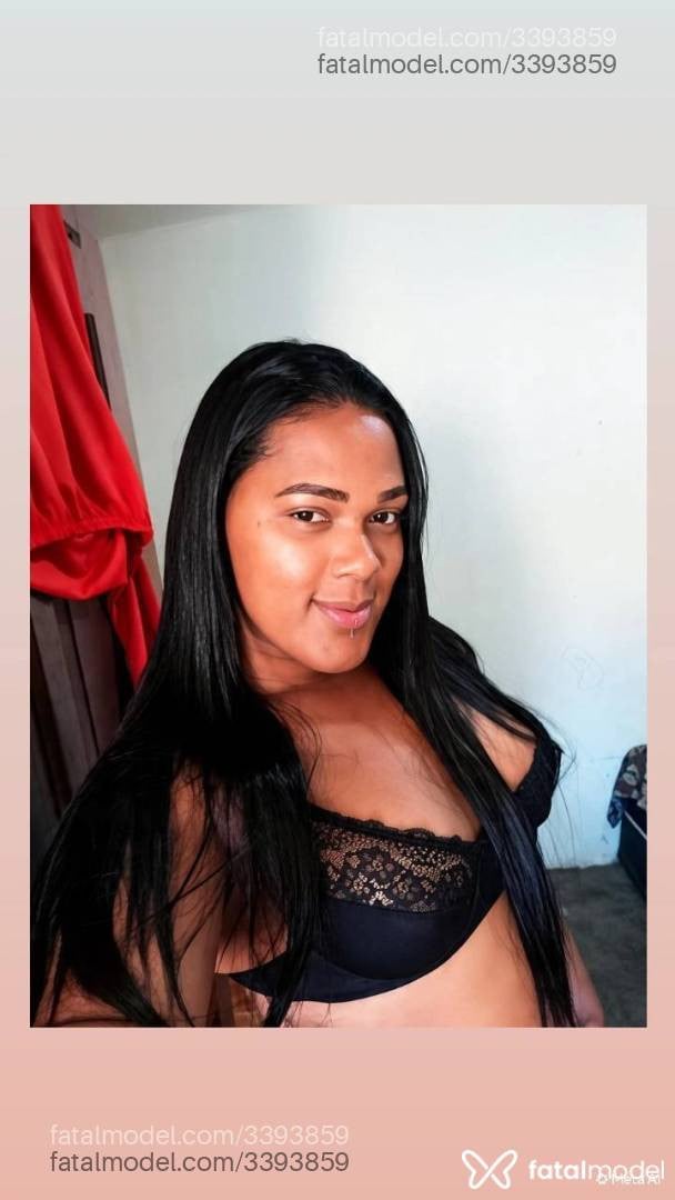 Acompanhante mulher trans com cabelo castanho de olhos castanhos - Aurora