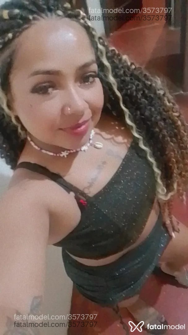 Acompanhante mulher morena (o) de olhos pretos - Débora