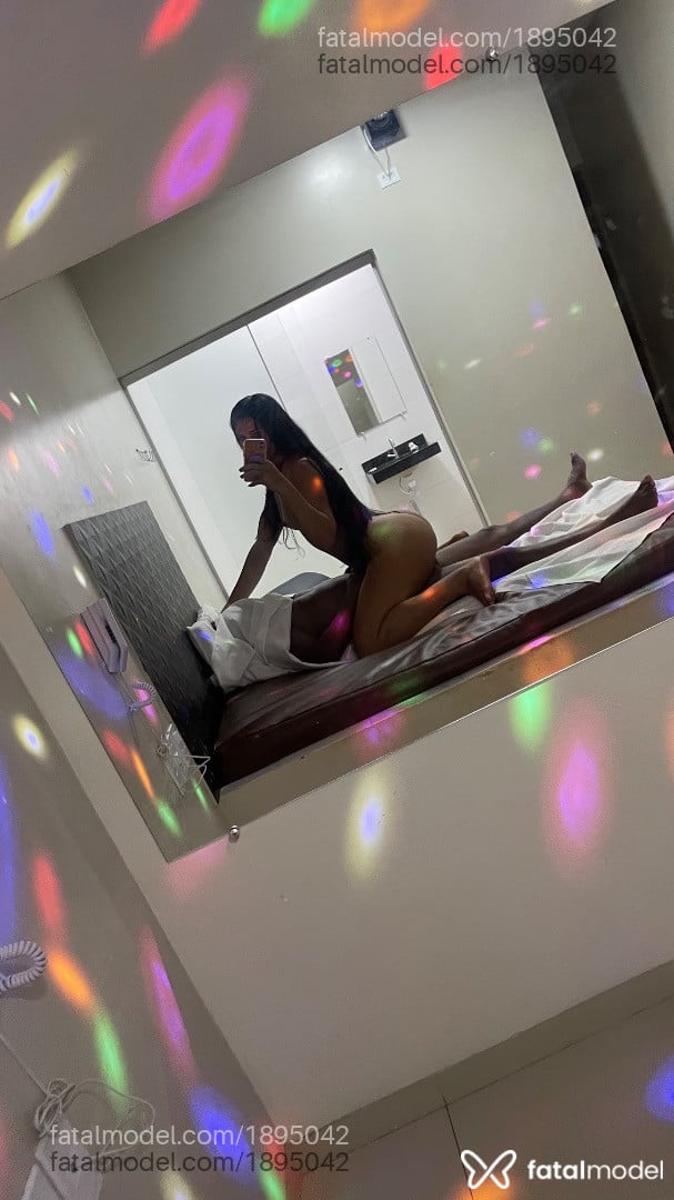 Acompanhante mulher trans morena (o) de olhos castanhos - Yasmin