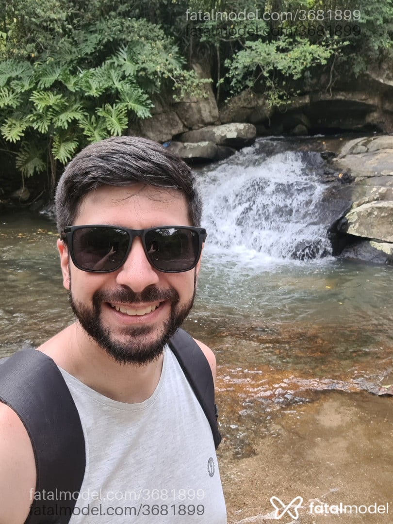 Acompanhante homem morena (o) de olhos pretos - Mathies