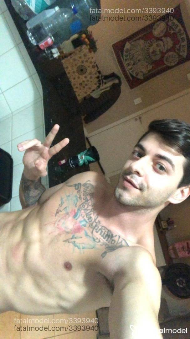 Acompanhante homem com cabelo castanho de olhos castanhos - Andreas Júnior