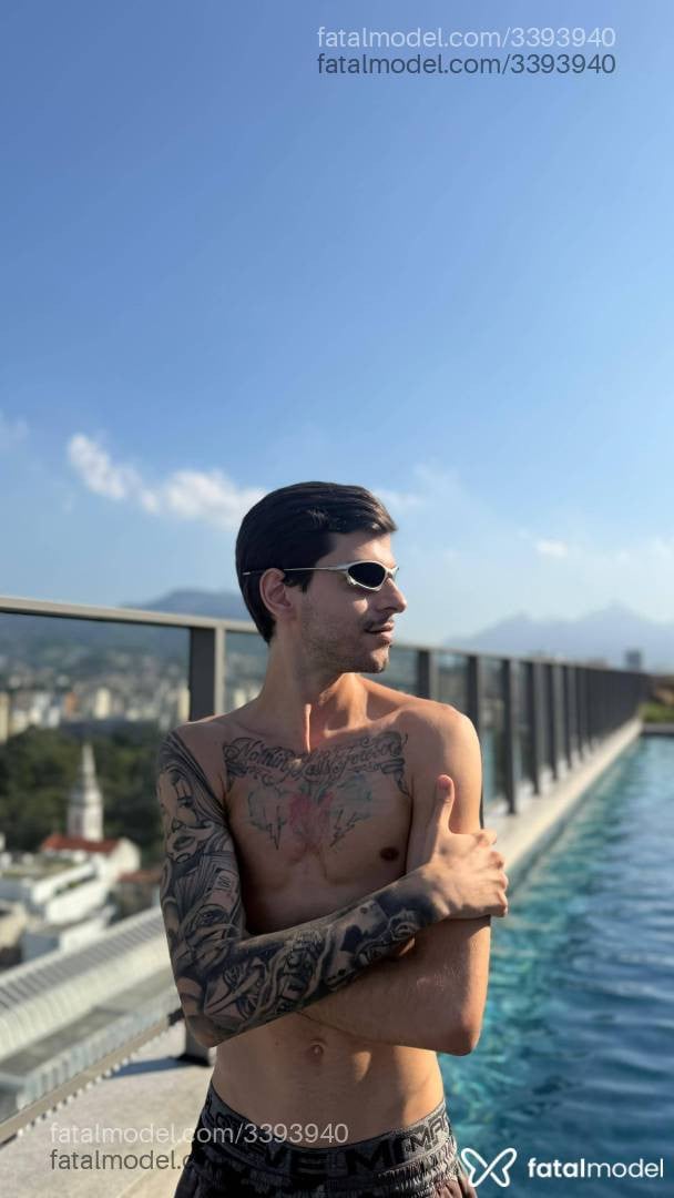Acompanhante homem com cabelo castanho de olhos castanhos - Andreas Júnior