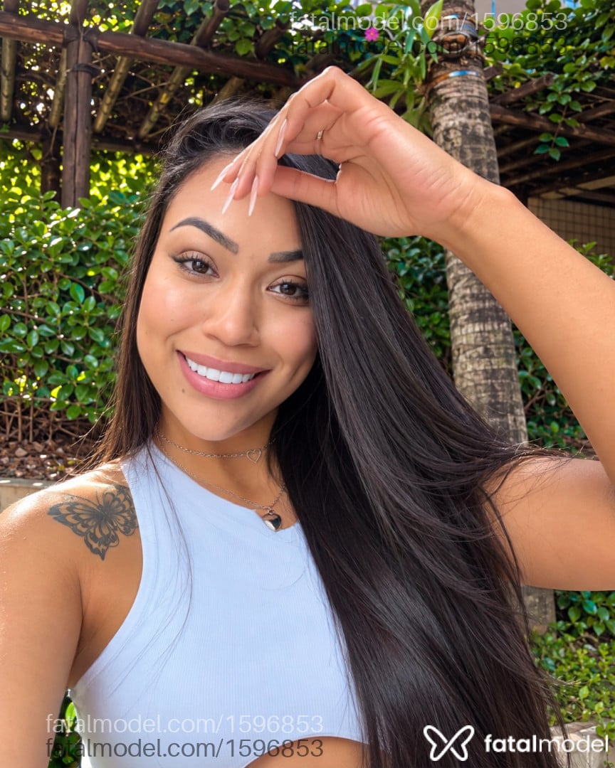 Acompanhante mulher com cabelo castanho de olhos castanhos - Paula Menezes