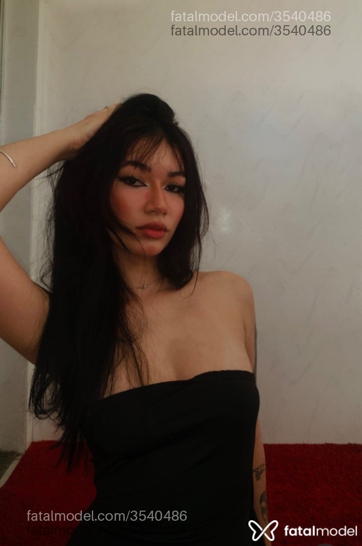 Acompanhante mulher morena (o) de olhos pretos - Lavinia Roberta