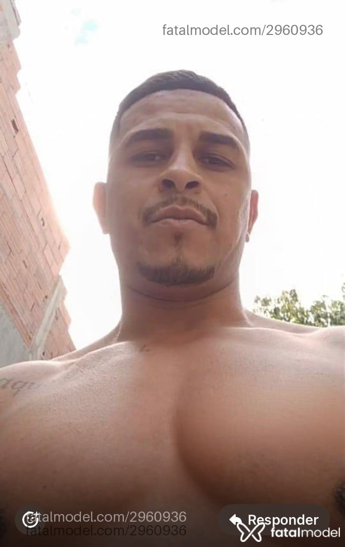 Acompanhante homem morena (o) de olhos castanhos - Pretão