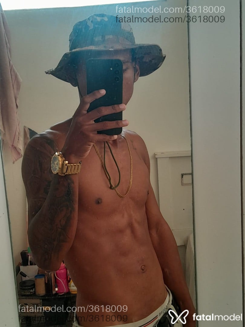 Acompanhante homem morena (o) de olhos pretos - Cachinho