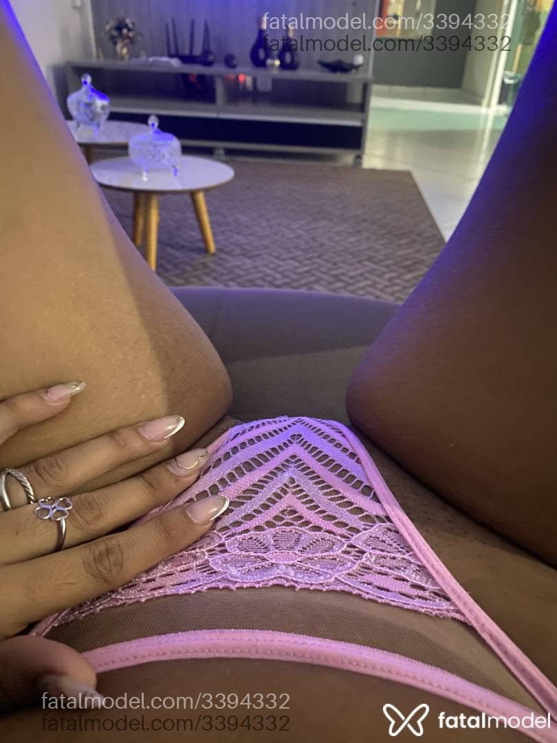 Acompanhante mulher morena (o) de olhos castanhos - Yasmin