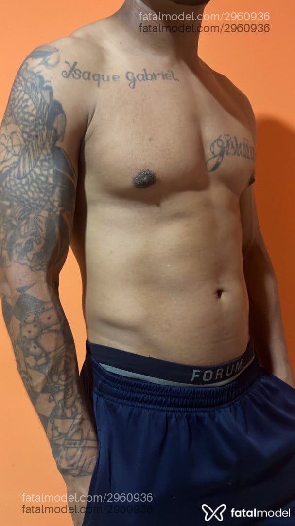 Acompanhante homem morena (o) de olhos castanhos - Pretão