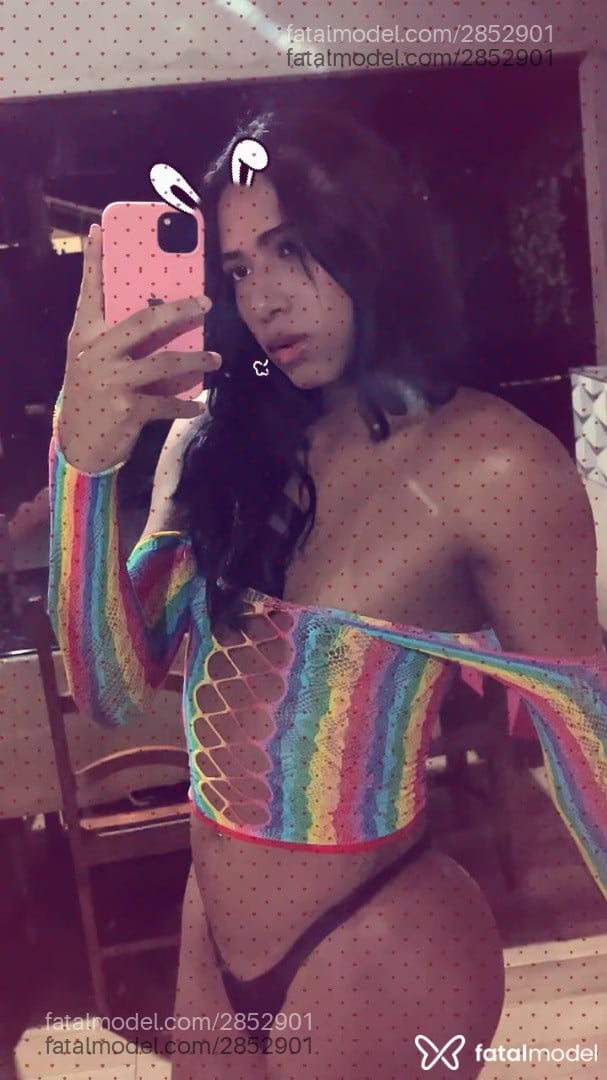 Acompanhante mulher trans morena (o) de olhos castanhos - Rafaella Duarte
