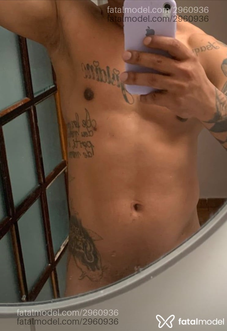 Acompanhante homem morena (o) de olhos castanhos - Pretão