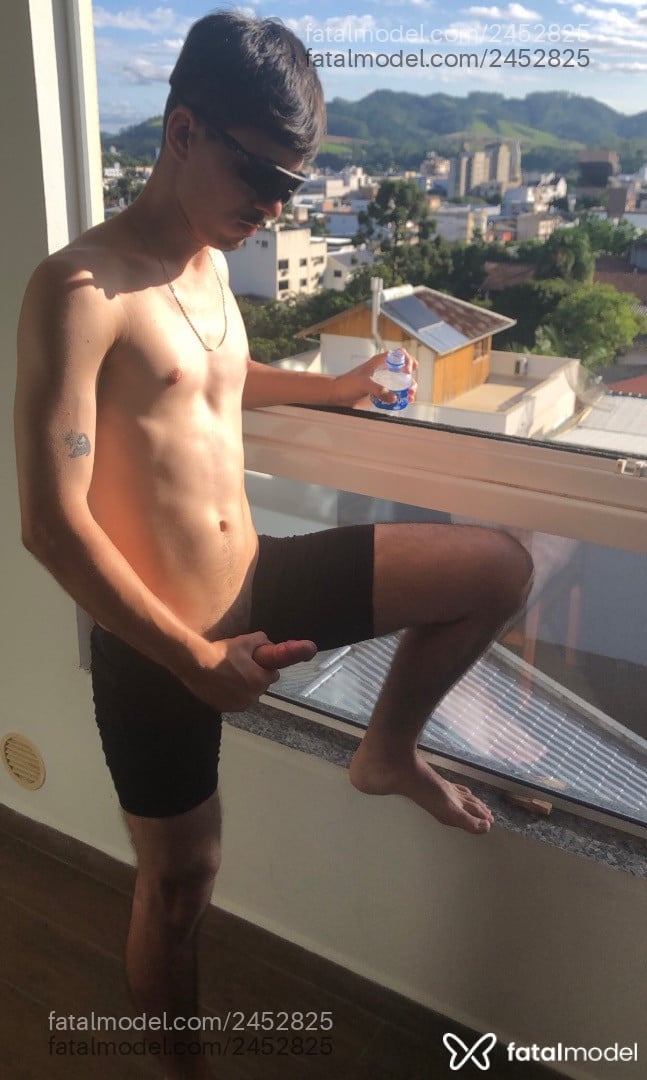 Acompanhante homem morena (o) de olhos castanhos - Vilen