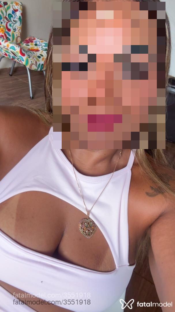 Acompanhante mulher loira (o) de olhos castanhos - Bruna