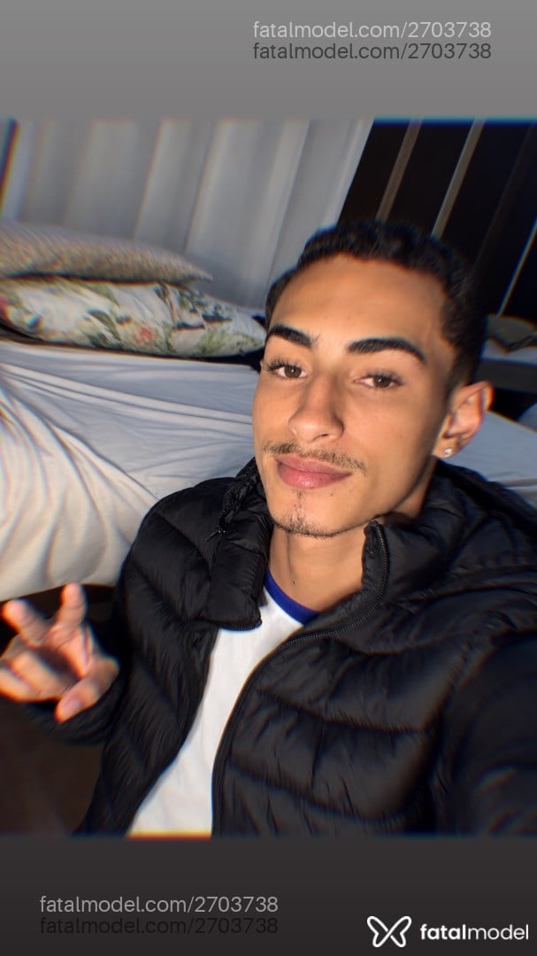 Acompanhante homem com cabelo castanho de olhos castanhos - Kayozin