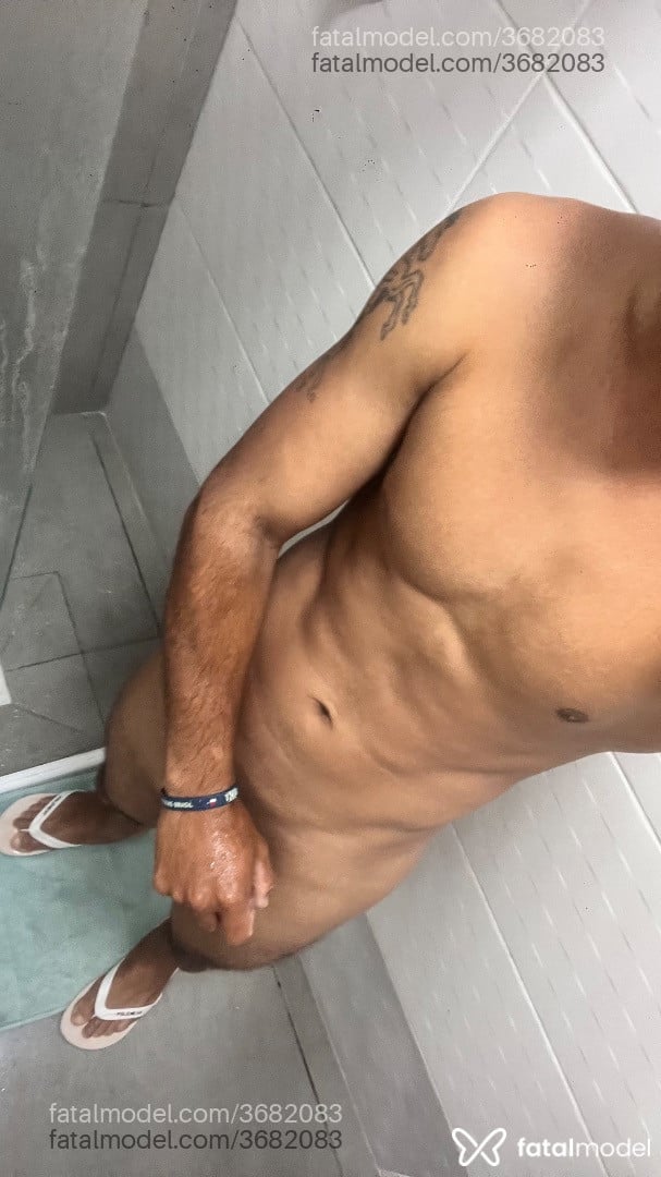Acompanhante homem morena (o) de olhos castanhos - Guilherme