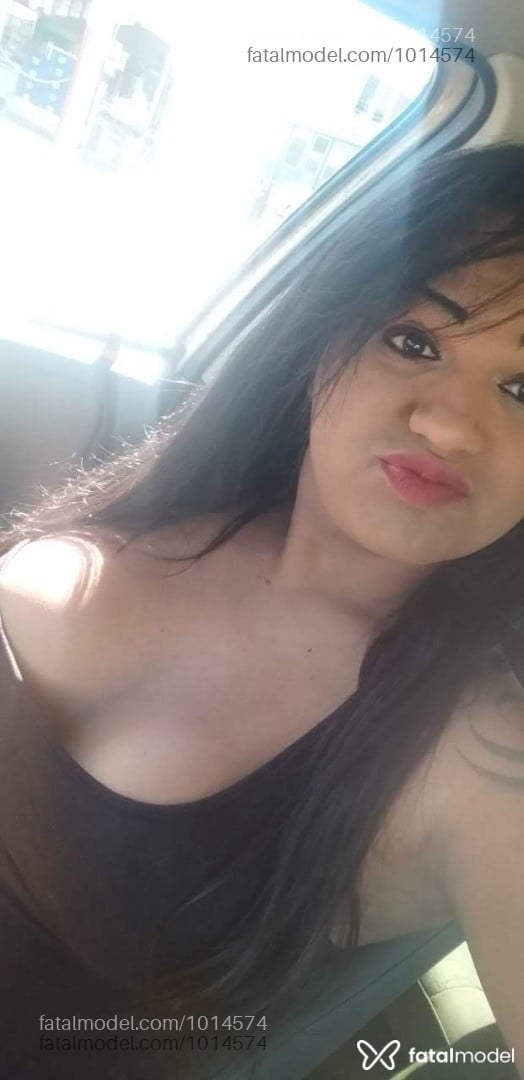 Acompanhante mulher trans morena (o) de olhos pretos - Larissa Morena