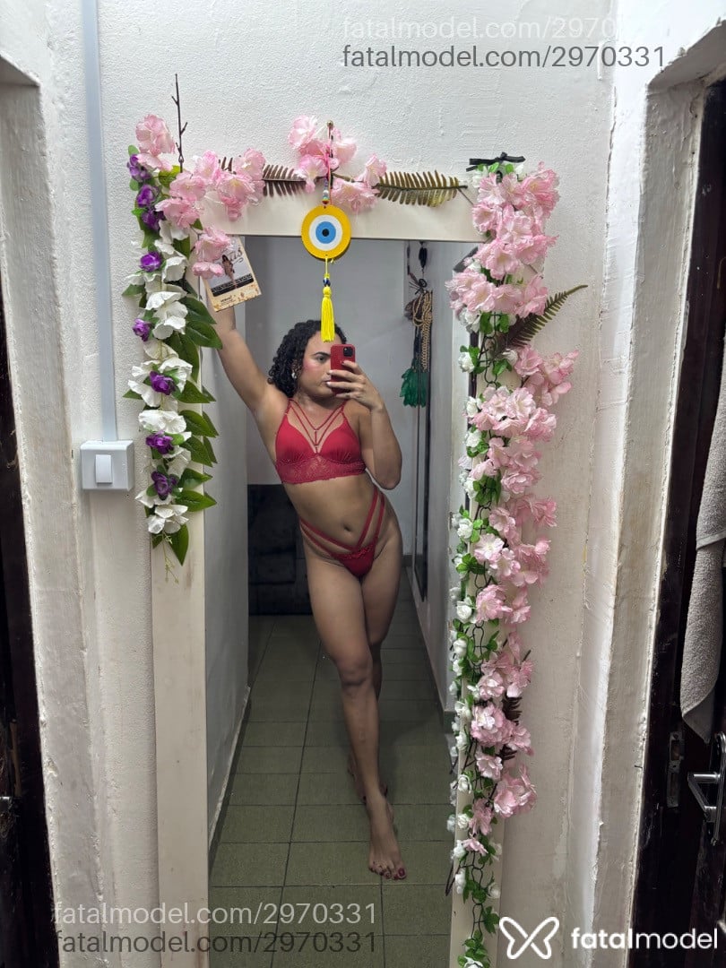 Acompanhante mulher trans morena (o) de olhos castanhos - Lua