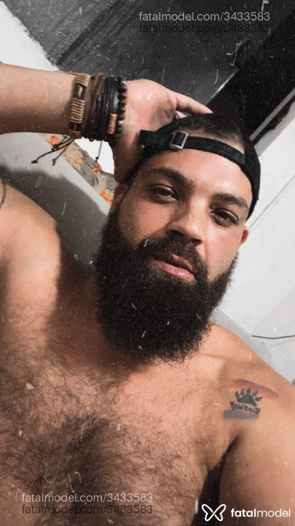 Acompanhante homem com cabelo castanho de olhos verdes - Rogger