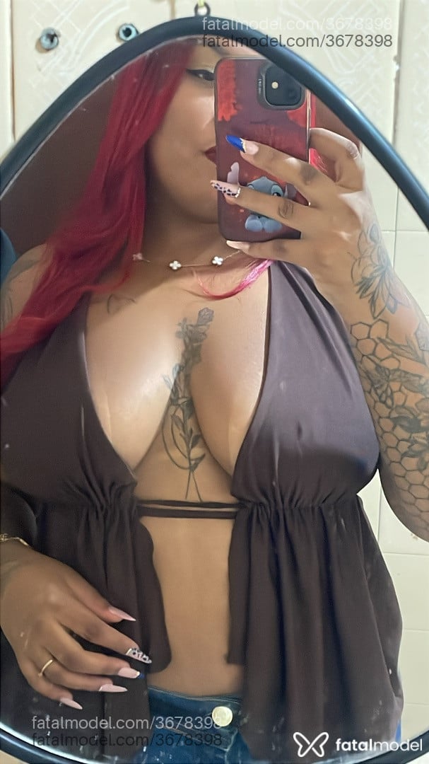 Acompanhante mulher ruiva (o) de olhos castanhos - Indiah