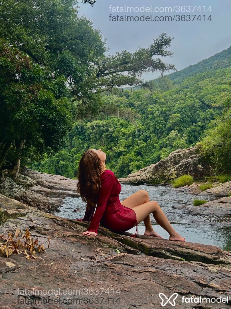 Acompanhante mulher ruiva (o) de olhos verdes - Maya