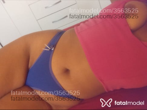 Acompanhante mulher morena (o) de olhos mel - Paloma