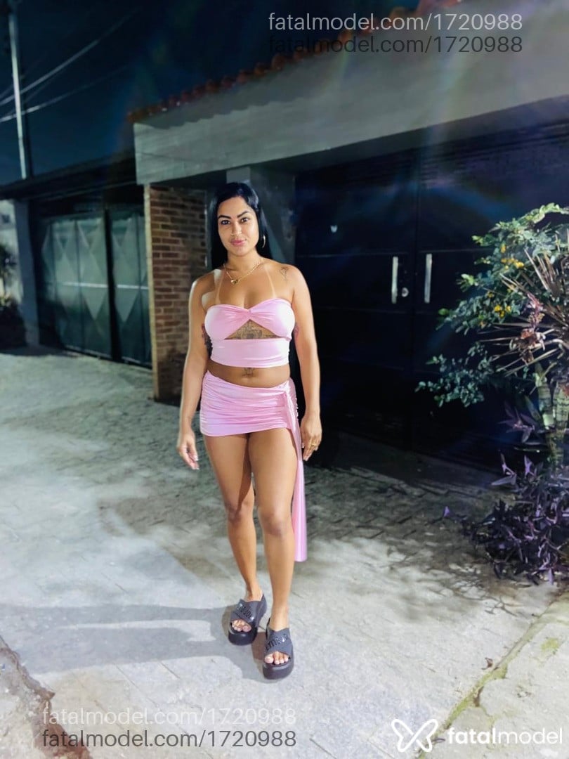 Acompanhante mulher morena (o) de olhos pretos - Juliana