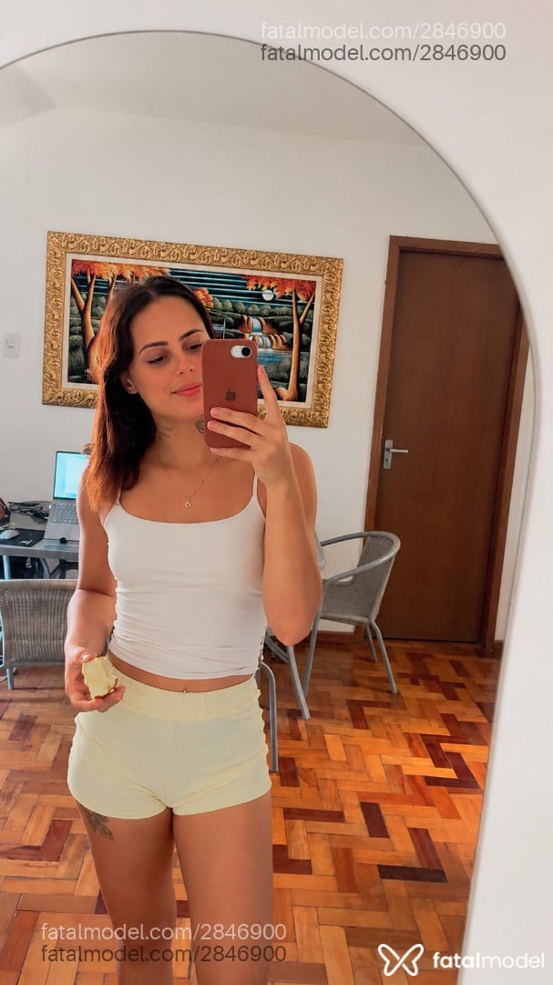 Acompanhante mulher morena (o) de olhos castanhos - Grazi