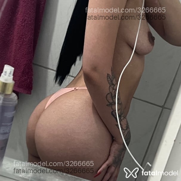Acompanhante mulher morena (o) de olhos pretos - Jenny Miller