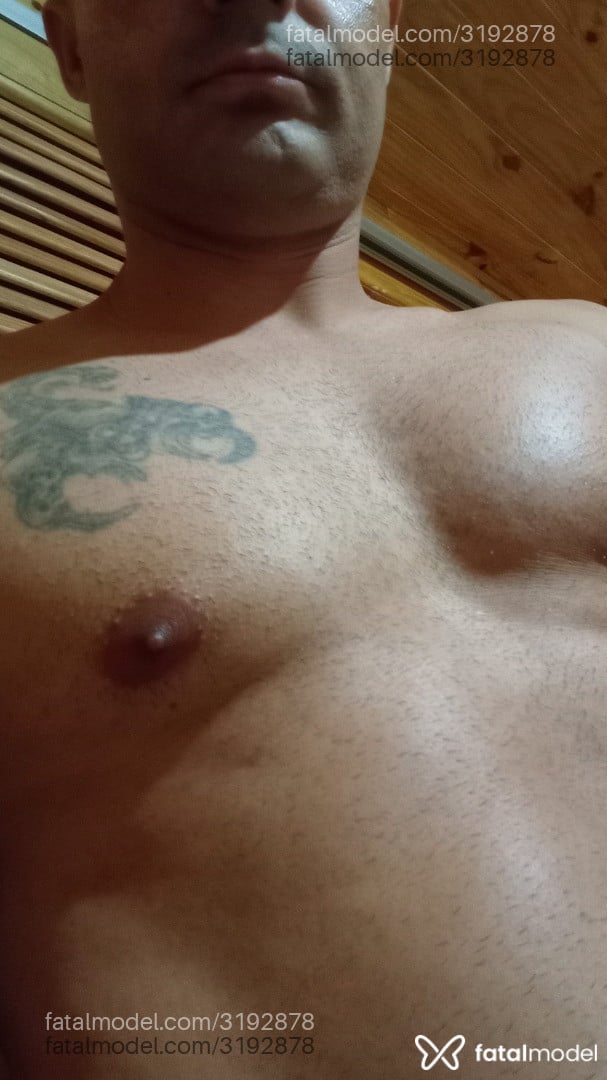 Acompanhante homem sem cabelo de olhos castanhos - Lucas