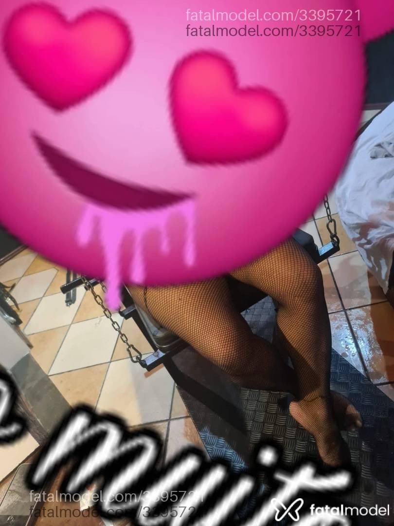 Acompanhante mulher com cabelo castanho de olhos mel - Kemy