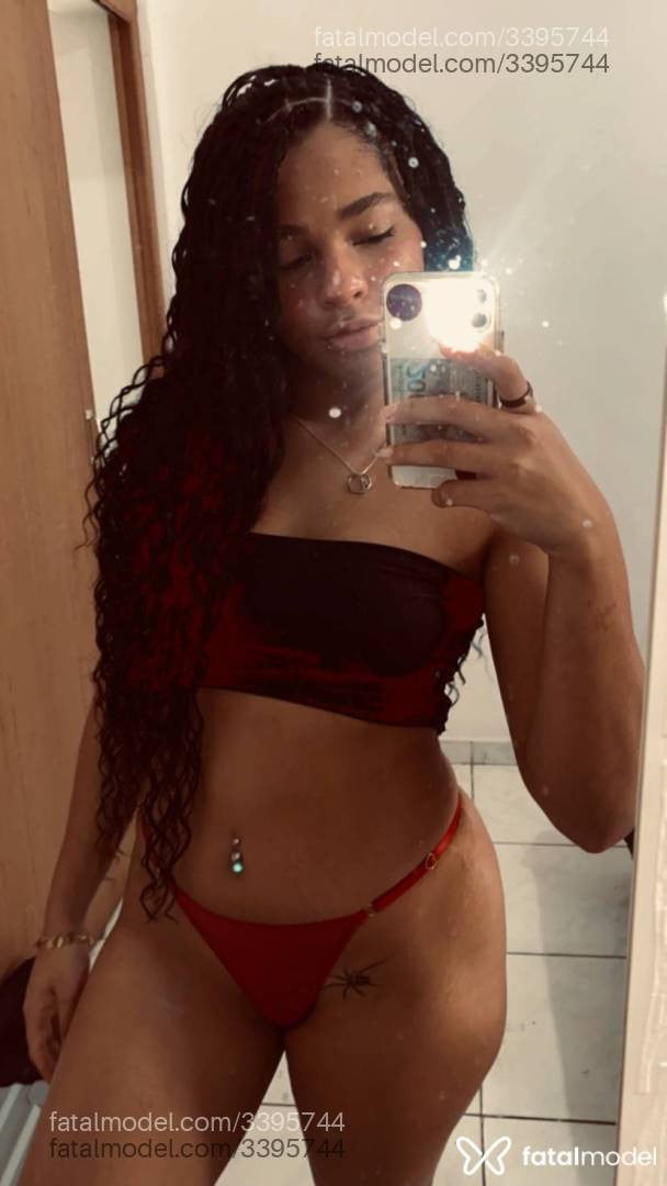 Acompanhante mulher com cabelo colorido de olhos castanhos em Cachoeiro de Itapemirim - Aurora Gomes
