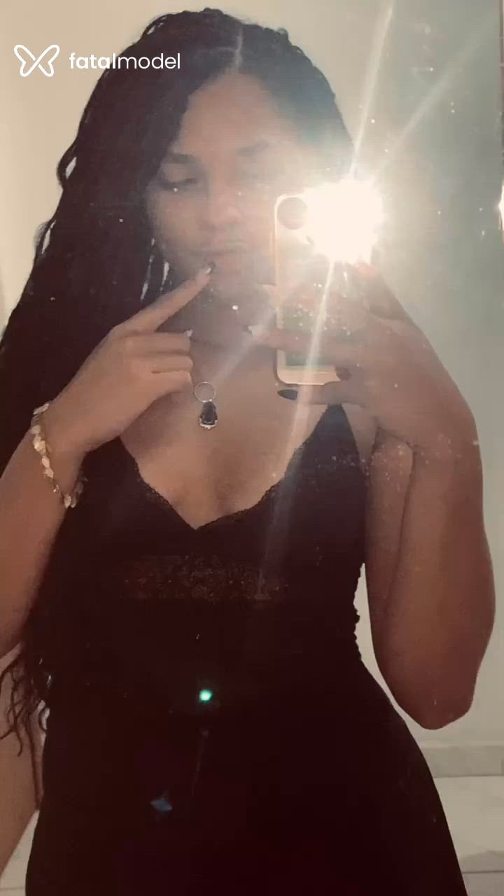 Acompanhante mulher com cabelo colorido de olhos castanhos - Aurora Gomes Acompanhante mulher com cabelo colorido de olhos castanhos - Aurora Gomes