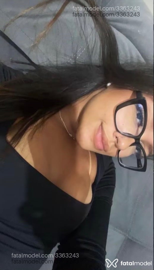 Acompanhante mulher com cabelo castanho de olhos castanhos - Melissa
