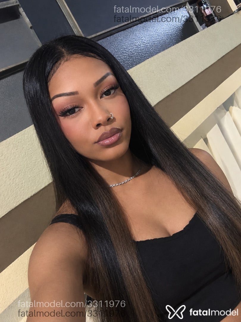 Acompanhante mulher trans morena (o) de olhos castanhos - Bia Silva
