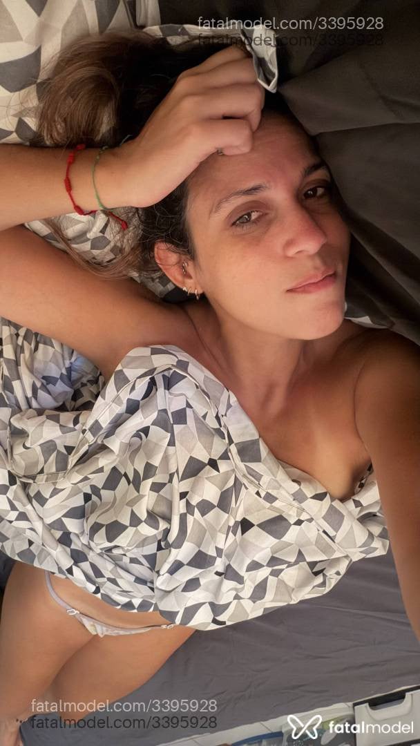 Acompanhante mulher loira (o) de olhos castanhos - Mayzinha