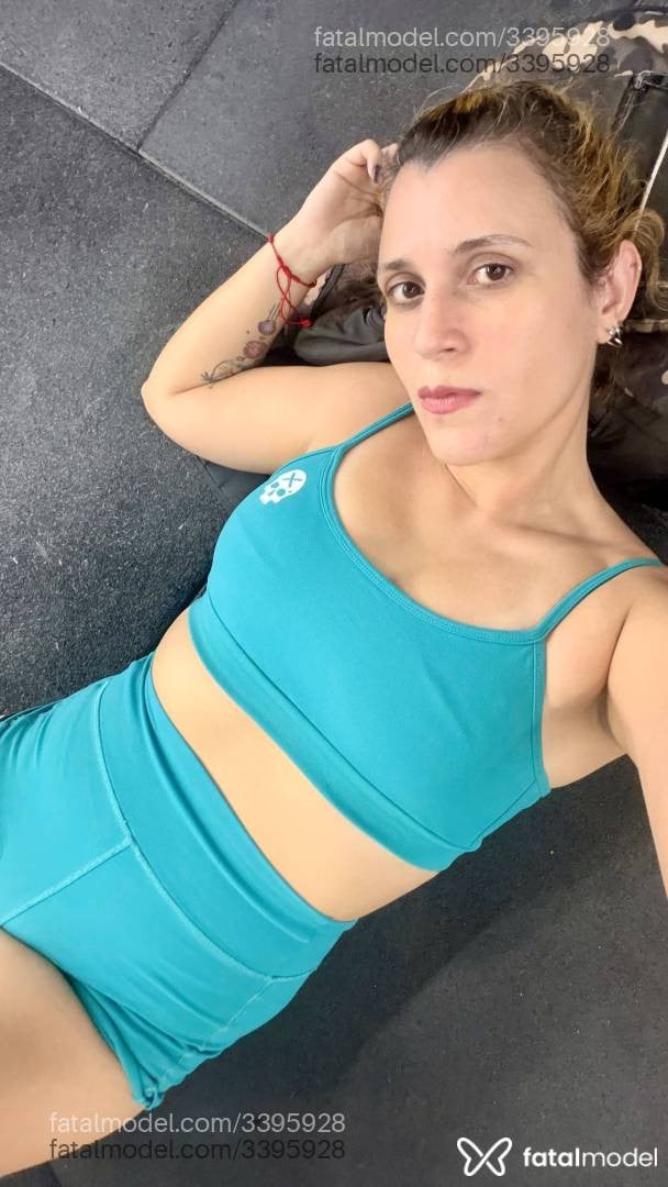 Acompanhante mulher loira (o) de olhos castanhos - Mayzinha