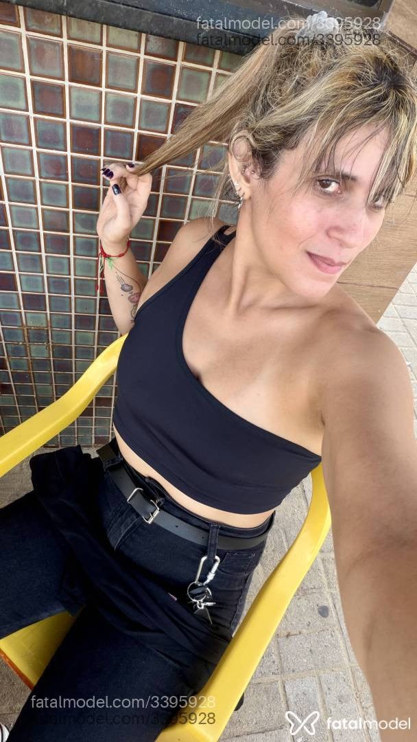 Acompanhante mulher loira (o) de olhos castanhos - Mayzinha